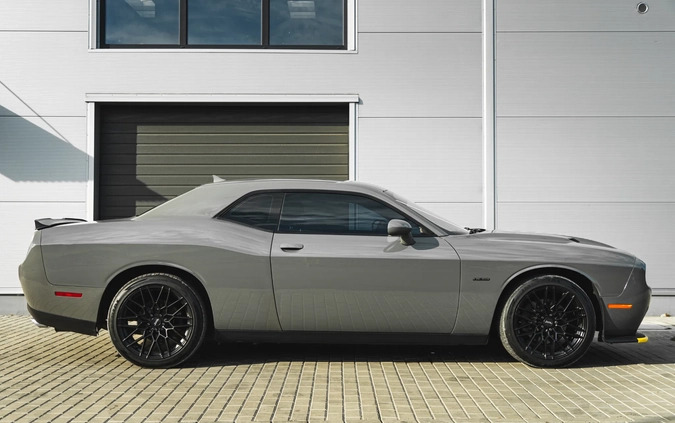 Dodge Challenger cena 126000 przebieg: 130000, rok produkcji 2018 z Chełm małe 781